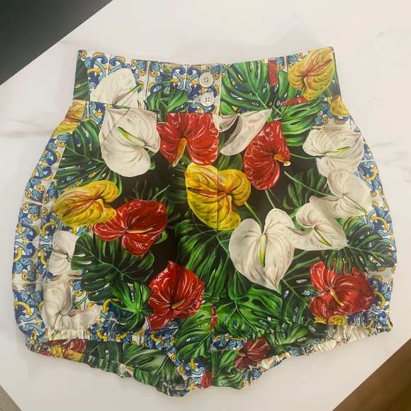 Dolce and Gabbana hot pants shorts - Picture 9 of 11